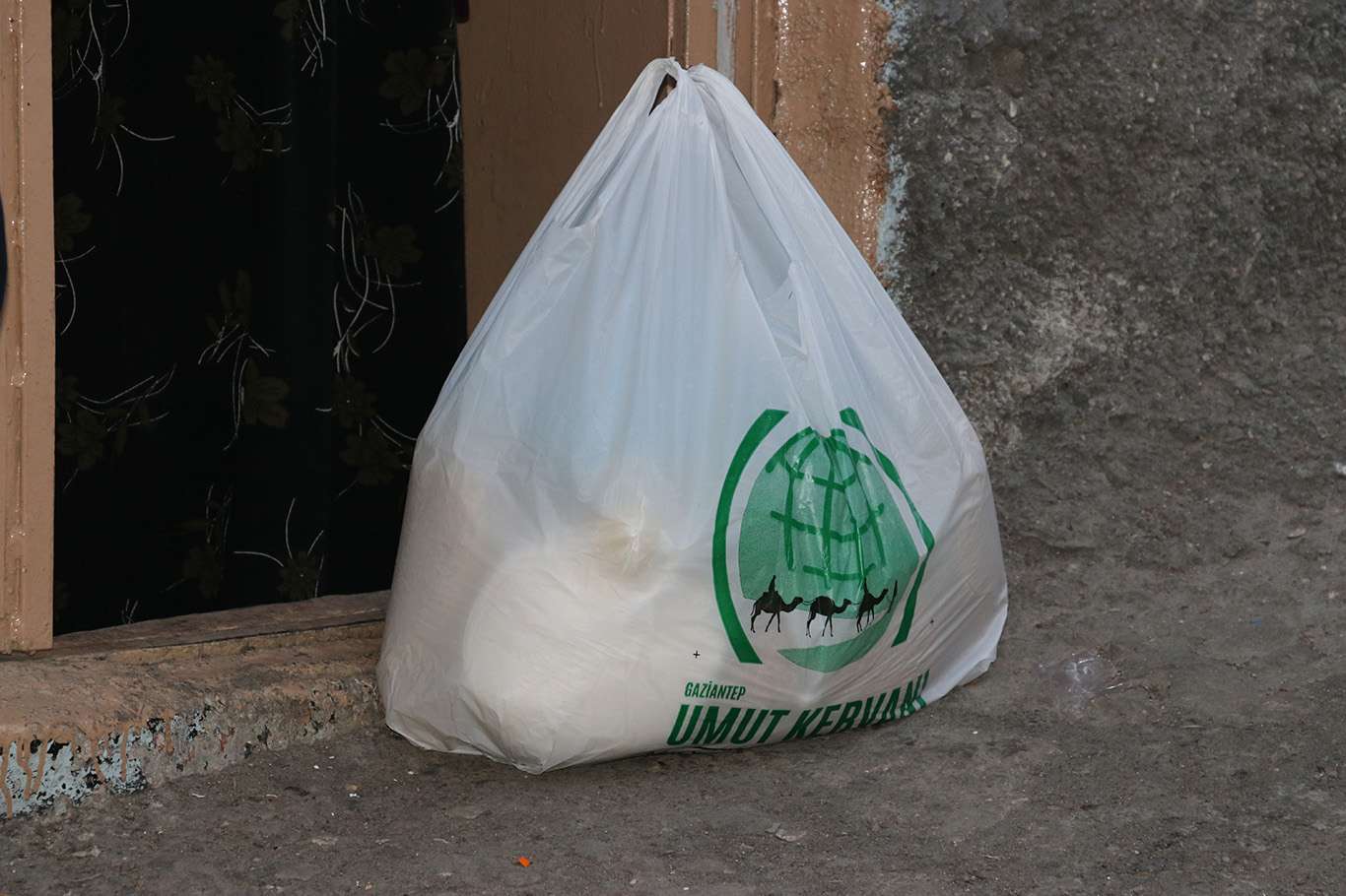 Gaziantep Umut Kervanı ihtiyaç sahibi ailelere gıda yardımında bulundu